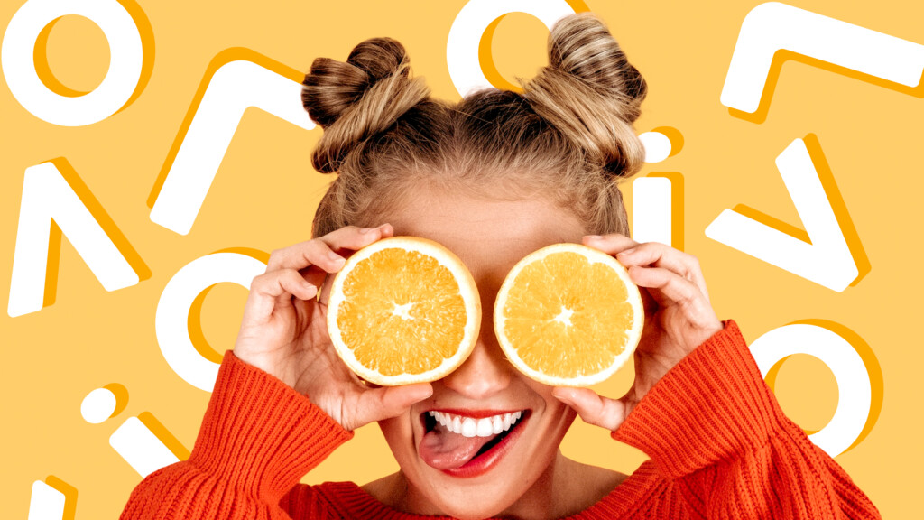 Livoo - jeune femme avec des oranges devant les yeux